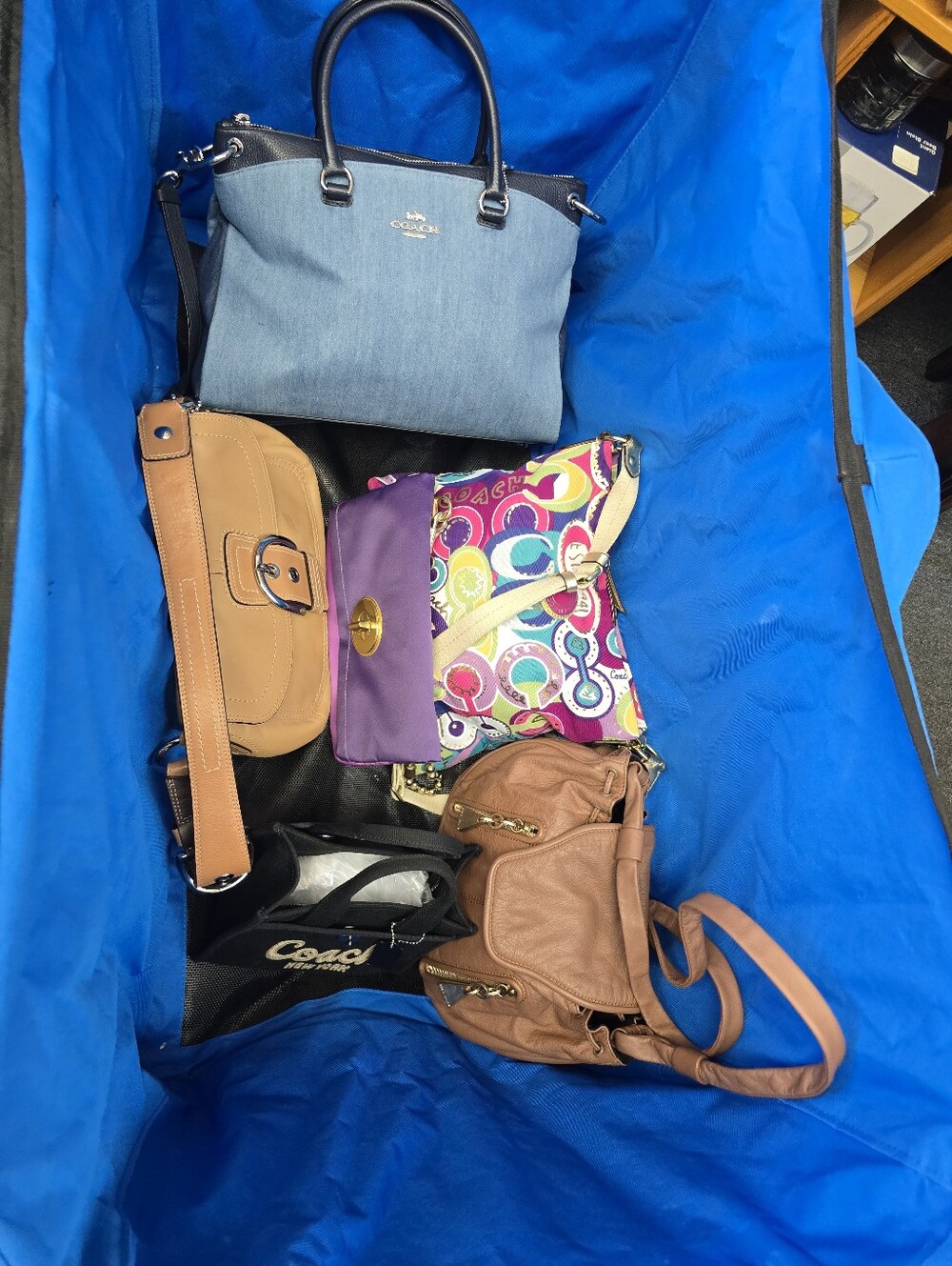 Unlisted Live Show item - Picture 4 of 5